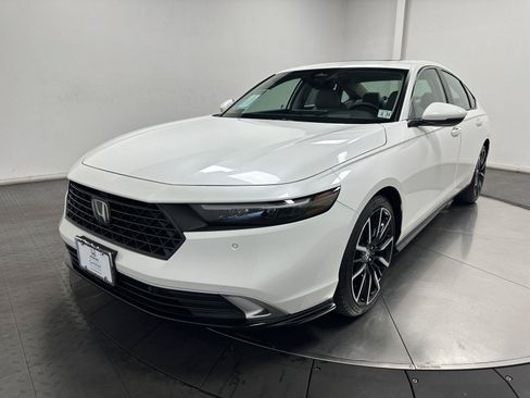 Certified 2025 Honda Accord Touring image 6