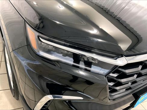 Used 2023 Honda Pilot LX image 32