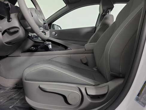 New 2025 Hyundai Elantra SEL image 26