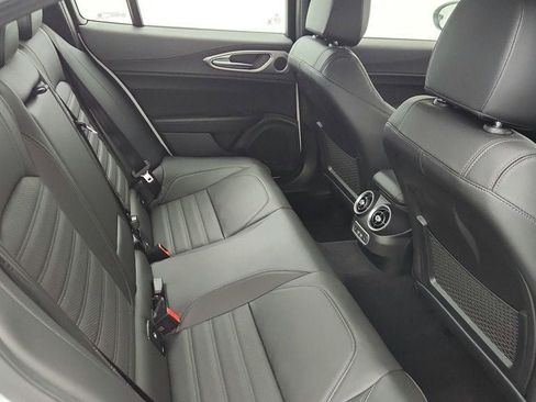 Used 2025 Alfa Romeo Giulia AWD w/ Veloce Package AWD image 24
