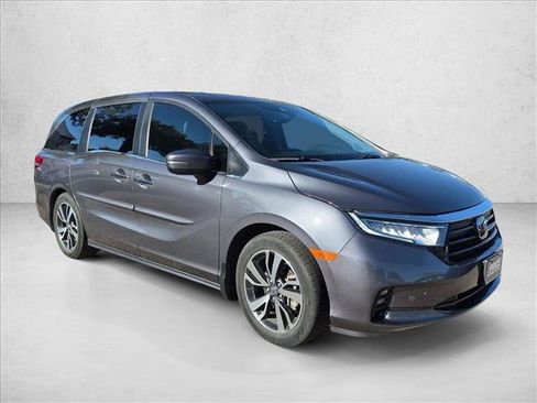 Used 2024 Honda Odyssey Touring image 3