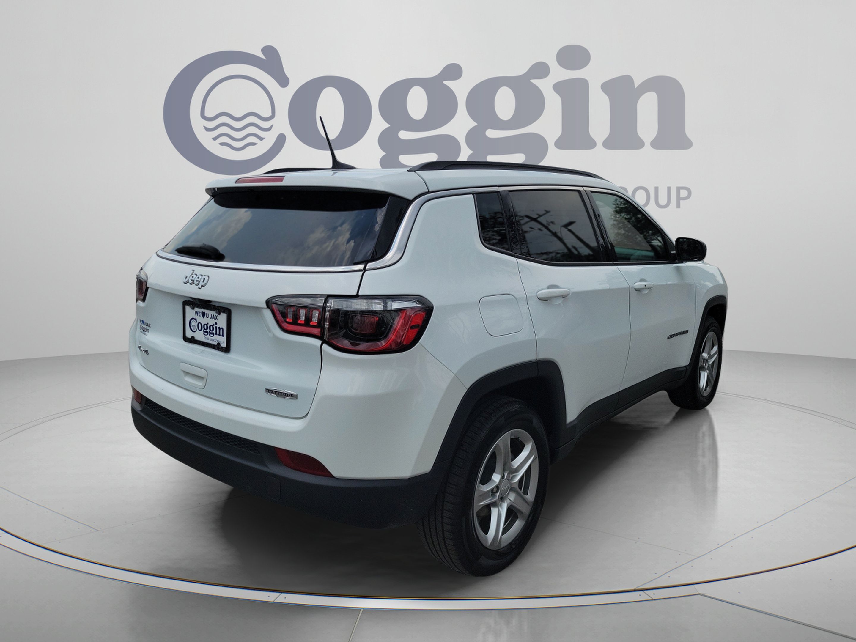 Used 2024 Jeep Compass Latitude AWD/4WD image 3