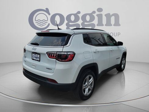 Used 2024 Jeep Compass Latitude AWD/4WD image 3