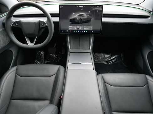 Used 2026 Tesla Model Y AWD image 10