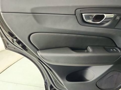 Certified 2023 Volvo XC60 T8 Plus AWD/4WD image 27