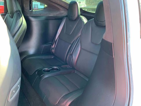 Used 2022 Tesla Model X image 4