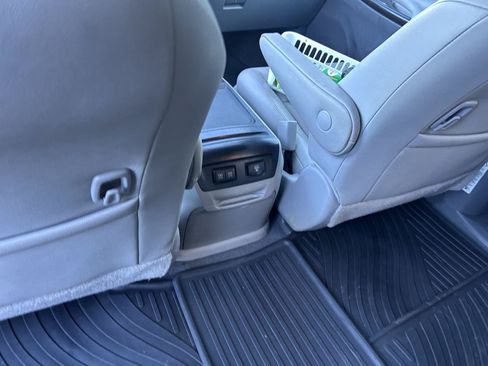 Used 2019 Toyota Sienna XLE w/ XLE Navigation Package AWD/4WD image 11
