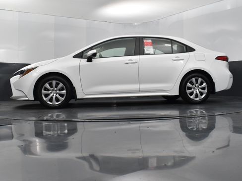 Used 2025 Toyota Corolla LE image 36