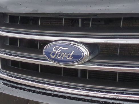 Used 2017 Ford Expedition XLT AWD/4WD image 12