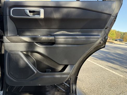 Used 2020 Ford Explorer XLT image 46