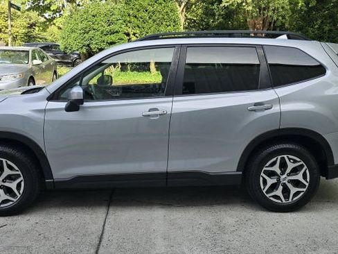 Used 2020 Subaru Forester Premium w/ Popular Package #1 AWD/4WD image 2