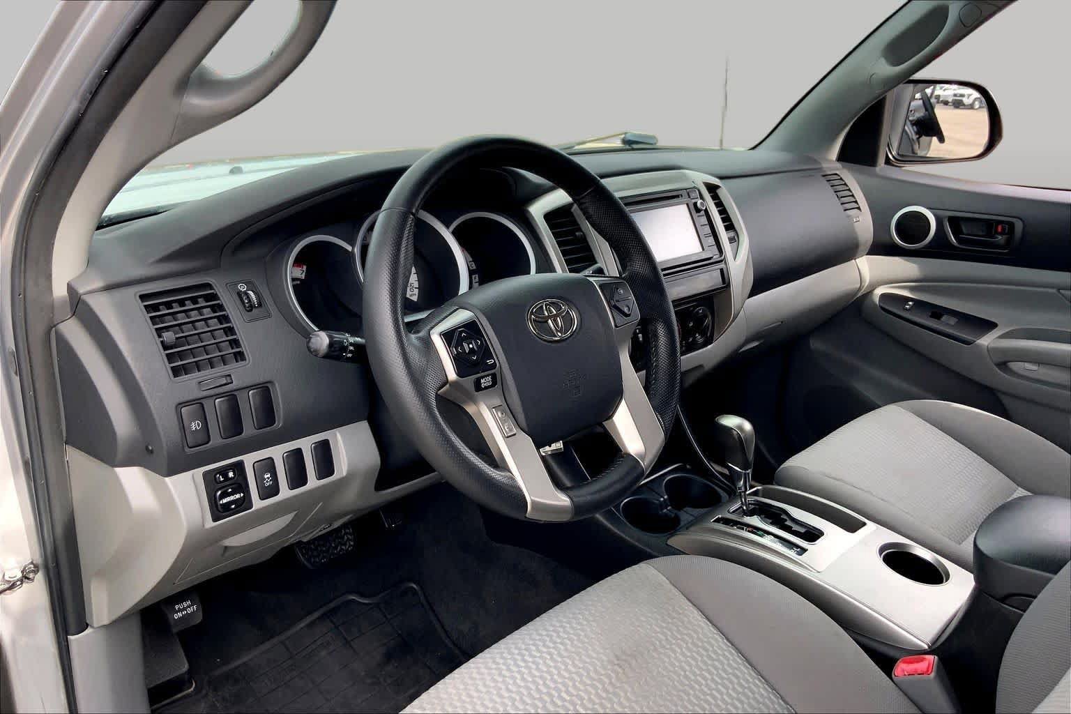 Used 2015 Toyota Tacoma PreRunner w/ SR5 Package RWD image 17