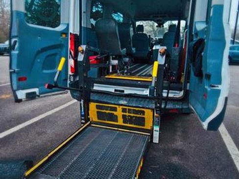 Used 2018 Ford Transit 150 XL image 5