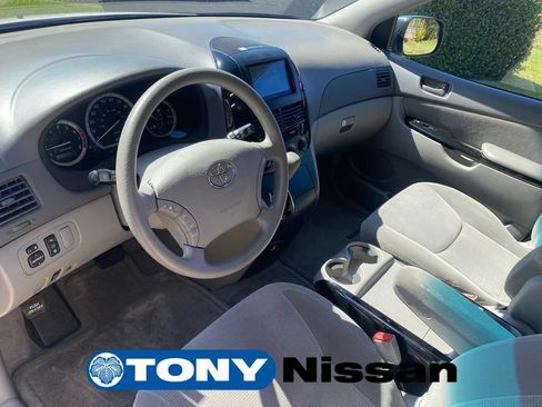 Used 2004 Toyota Sienna CE FWD image 32
