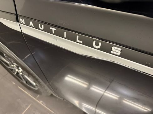 Used 2026 Lincoln Nautilus Premier AWD/4WD image 37