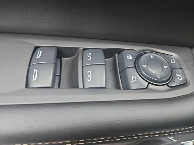 Used 2025 GMC Yukon Elevation w/ Technology Package AWD/4WD image 26