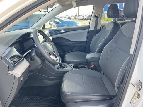 Certified 2022 Volkswagen Taos SE image 18