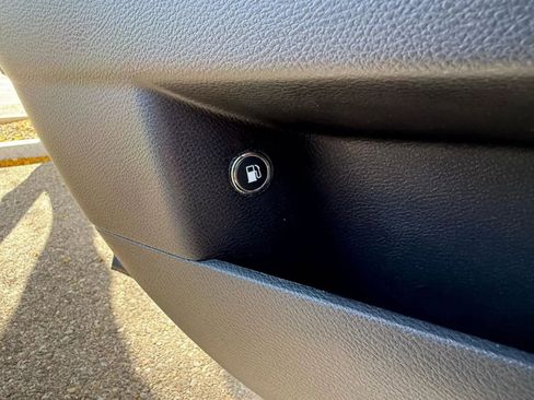 Used 2021 Chrysler 300 S image 53