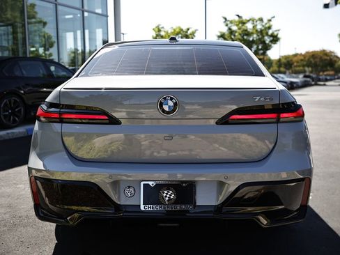 Used 2023 BMW 740i w/ Parking Assistance Package RWD image 8