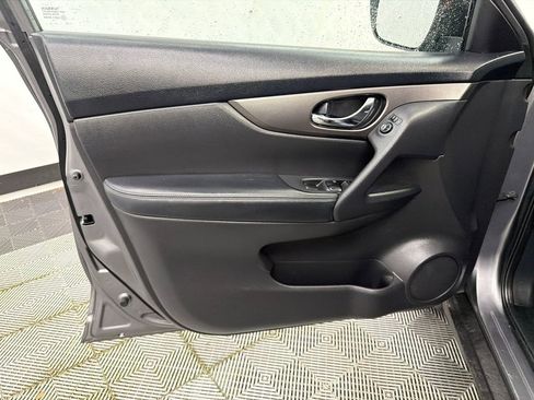 Used 2016 Nissan Rogue SV FWD image 11