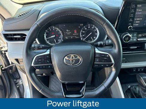 Used 2021 Toyota Highlander XLE FWD image 16