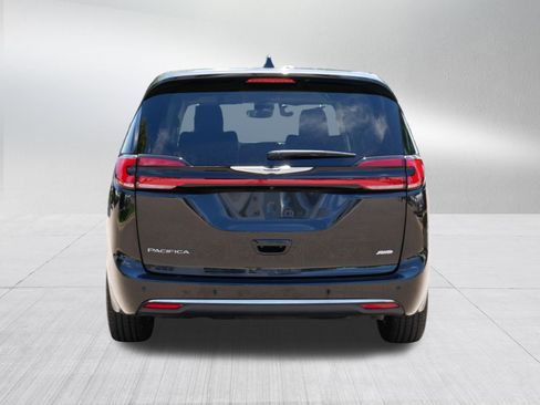 Used 2023 Chrysler Pacifica Touring-L AWD/4WD image 6