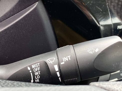 Used 2016 Toyota Corolla LE image 19