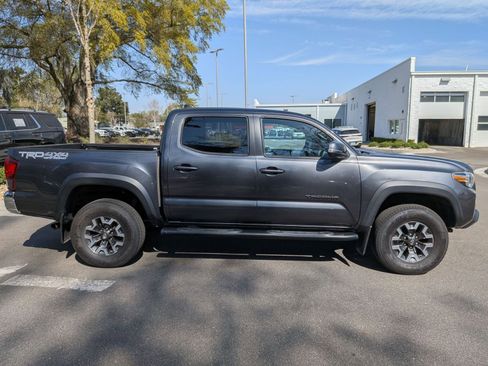 Used 2020 Toyota Tacoma TRD Off-Road image 2