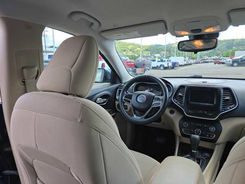 Used 2021 Jeep Cherokee Latitude FWD image 10