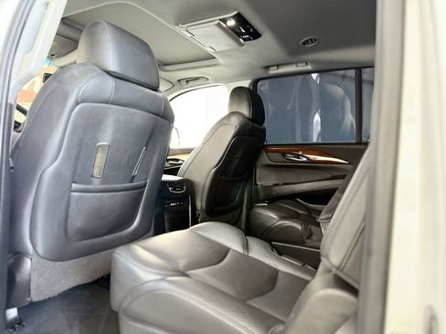 Used 2016 Cadillac Escalade ESV Premium image 26