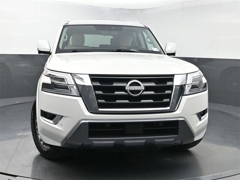 Used 2024 Nissan Armada SL w/ Captain's Chairs Package image 43