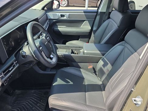Used 2025 Hyundai Santa Fe SEL FWD image 12