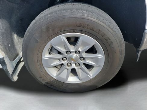 Used 2025 Chevrolet Silverado 1500 LT image 6