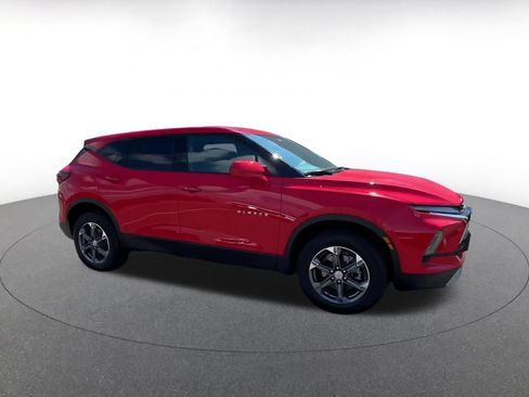 Used 2026 Chevrolet Blazer LT FWD image 2
