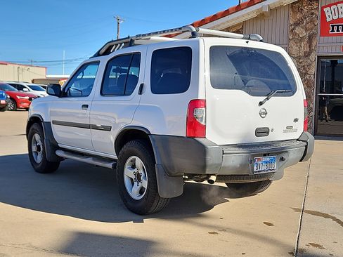 Used 2004 Nissan Xterra XE image 3