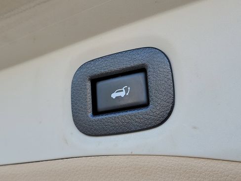Used 2018 Nissan Rogue SV FWD image 9