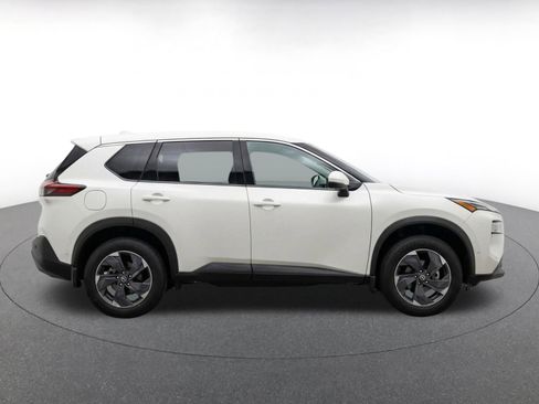Used 2025 Nissan Rogue SV FWD image 8