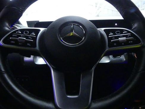 Used 2022 Mercedes-Benz GLB 250 GLB 250 w/ Premium Package Lite image 19