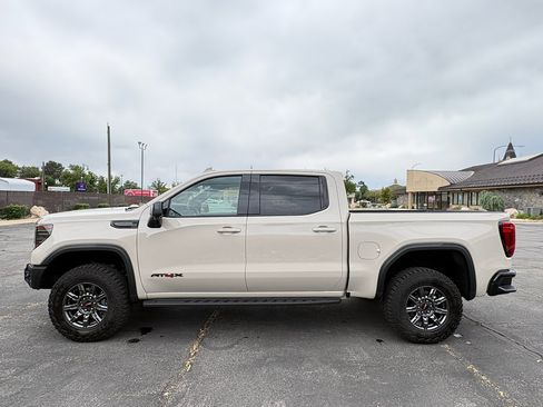 Used 2026 GMC Sierra 1500 AT4X w/ LPO, Black Badging Package AWD/4WD image 11