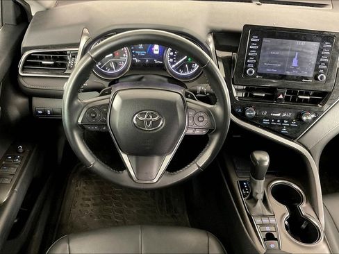 Used 2022 Toyota Camry SE image 7