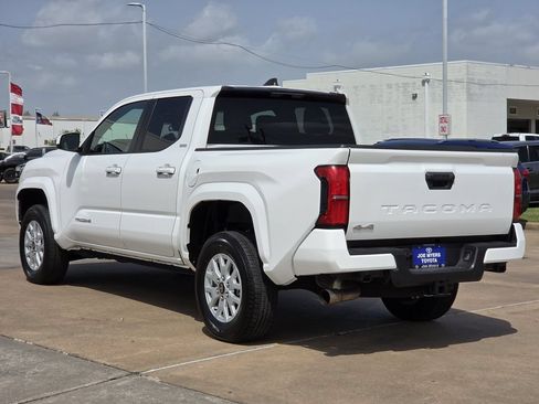 Used 2025 Toyota Tacoma SR5 AWD/4WD image 7