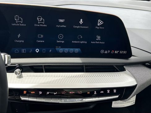 New 2026 Cadillac Optiq Luxury 1 image 22