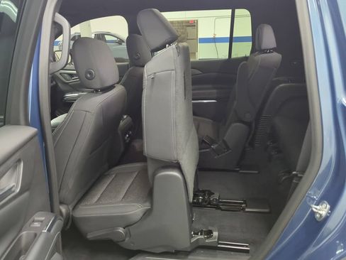 Used 2024 Chevrolet Traverse LT w/ Enhanced Driving Package FWD image 25