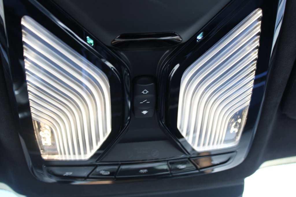 Used 2024 BMW X7 xDrive40i w/ M Sport Package AWD/4WD image 24