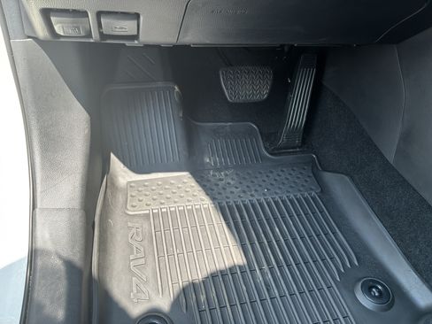 Used 2025 Toyota RAV4 LE FWD image 17