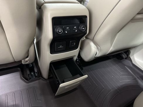 Used 2019 GMC Acadia Denali w/ Technology Package AWD/4WD image 22