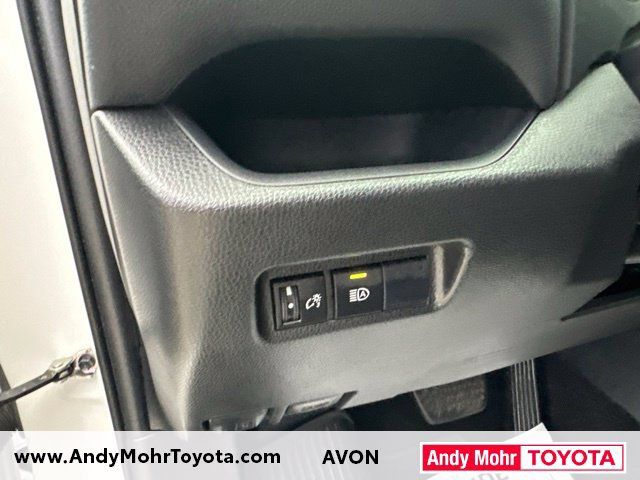 Used 2021 Toyota RAV4 LE AWD/4WD image 13