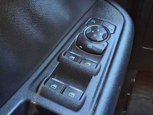 Used 2019 Ford Edge SE image 16