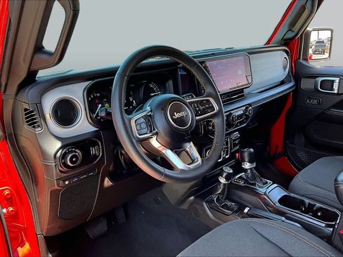 Used 2024 Jeep Wrangler Unlimited Sahara AWD/4WD image 17