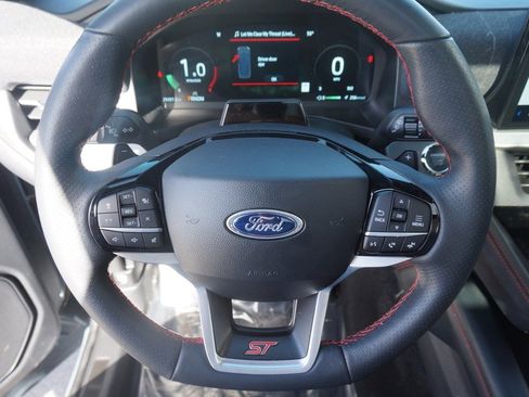 Used 2025 Ford Explorer ST AWD/4WD image 17